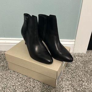 Clarks Booties Black 7.5 EXCELLENT